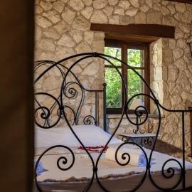 Vardiola Houses, close to Agios Sostis Beach, by ZanteWize, hôtel à Lithakia