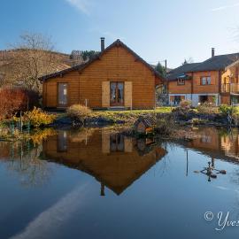 Charmant chalet La Zaubette au bord de l'eau, hotel em Le Ménil