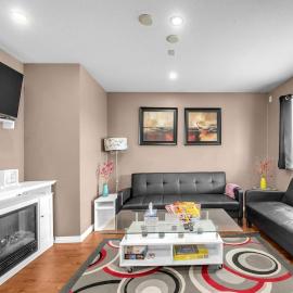 52-3 Bed Suite On Lake Central Ac By Airport