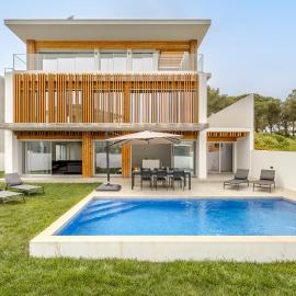 Lilac Cascais Villa with Swimming Pool