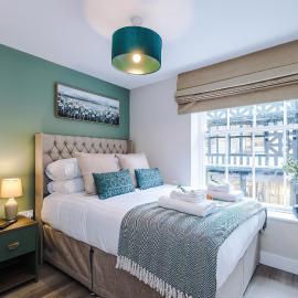 NEW! 4 x Stunning City Centre Apartments in Chester by 53 Degrees Property, Ideal for Individuals, Couples or Business Groups!: Chester'da bir otel