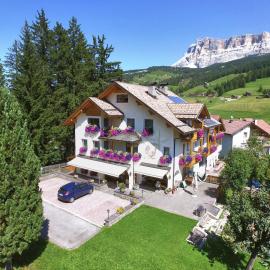 Garnì Lasteis B&B - apartments, hotel u gradu La Vila