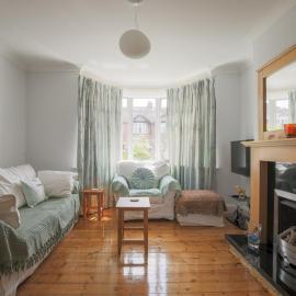 Spacious Home in Windsor with Parking & Garden - Pass the Keys, hótel í Windsor