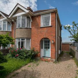 Charming Family Home in Windsor - Parking Garden - Pass the Keys
