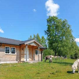 STUGA COTTAGE ÄNGELHOLM lantlig, on horsefarm, hotel in Munka-Ljungby
