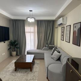 Elegant Brand new 2 bedroom flat, hotel in Madinaty