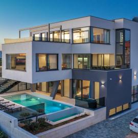 Luxus Villa Nerra in Medulin mit Meerblick - by Istrabook、メドゥリンのホテル