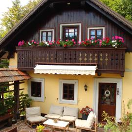 Na Gmajni pr' Angležu, hotel in Gabrovka