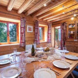 Chalet L'Orcières, Spa Privé et Charme Montagnard, hotel a Béranger
