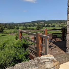 Small gîte for 2 with pool in peaceful Burgundy, hótel í Sailly
