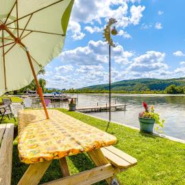 Canandaigua Lakefront Gem w/ Dock & Boat Slip, hotel sa Naples