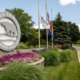 Valleyway Getaway Golf AC 2 Beds + Baths, hotel di Traverse City