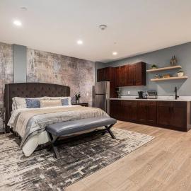 Private Room, Kitchen & Bath 1