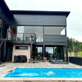 Arctic luxury log house with the river view