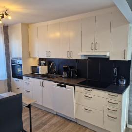 Modernt gästhus på 90 m2 för upp till 8 personer, khách sạn ở Västervik