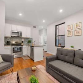 OTR off Vine St, Queen Bed, Wifi, Fully Equipped, 50in TV, Sleeps 3ppl, 2nd Fl, hotel en Cincinnati
