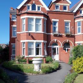 St Annes Lodge Garden Flat AWARD WINNING HOSTS, hótel í Lytham St Annes