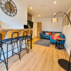 4 bed 2 bath Spacious House with 2 Driveway parking in Ilford London