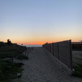Casa sul mare con accesso diretto in spiaggia II, хотел в Focene