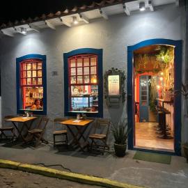 Com Verso e Prosa RePouso - SIMPLES e charmosa a poucos passos do centro histórico, hotel in Paraty