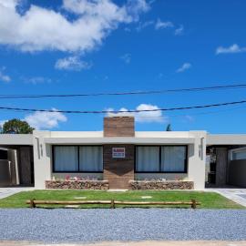Casa en calle Mondello, Piriápolis