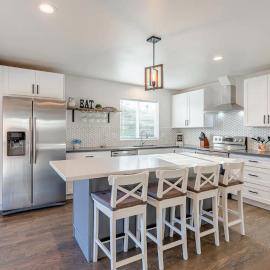 Luxurious 5 Bedroom Home with AC and EV Plug