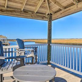Blue Dawn of Surf City - Hot Tub & Game Room!, Hotel in Surf City