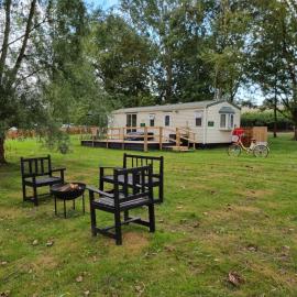 The Duck - Free Fishing, pets welcome - static caravan in Clare, Suffolk