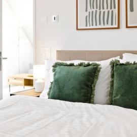 STAYY Flagship Limmattal Premium Apartments - 24h Self Check-in free Parking free EV Wallbox, хотел в Шлиерен