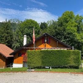 Charmant Petit Chalet 3 étoiles en Gruyère, отель в городе Crésuz