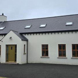 Home in bushmills، فندق في Billy