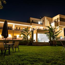 Airscape Hotel Free Shuttle From And To Athen's Airport, hotel sa Artemida