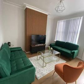 3-Bed House Near M1 & Meadowhall with Free Parking, hotel in Sheffield