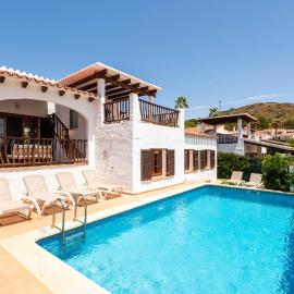 Villas Playas de Fornells by Escape Home, hotel u gradu Fornells