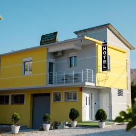 Bliss Hotel, hotel en Gjirokastra
