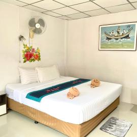 JJ karon beach hotel, hotel in Karon Beach