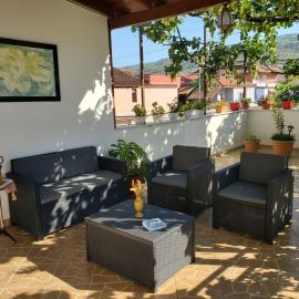Spacious modern house in the heart of Berat, hotell i Berat