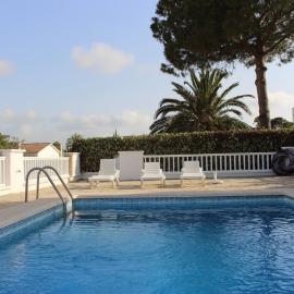Jordi - Chalet con jardín, piscina privada y barbacoa en l'Ampolla - Deltavacaciones、ランポーヤのホテル