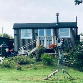 1 Bedroom Cabin Sleeps 2 Private Garden WiFi
