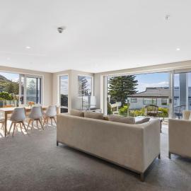 Sun filled & Spacious with Ocean Views & beach, hotel en Mount Maunganui
