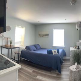 318 E Youngs Ave Unit 8 Salty Shore Retreat Idyllic Studio by the Sea