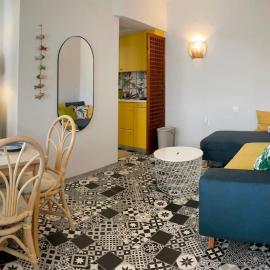 Little Summer House، فندق في Toploú