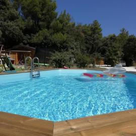 Ô chalets de Provence, hotel in Suze-la-Rousse