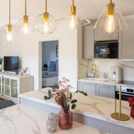 Große helle moderne Wohnung mit Balkon und Aussicht HBS