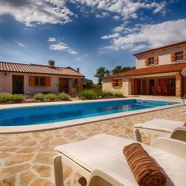 Villa with pool, garden, in a quiet small village - by Traveler tourist agency Krk - ID 2179, hotell sihtkohas Kras