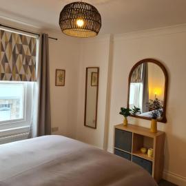 Beautiful Apartment 3 Mins To The Beach, hotel in St. Leonards