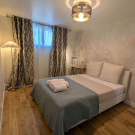Cosy appartment with access to garden, parking and direct line to Eiffel tower, hotelli kohteessa Saint-Gratien