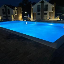 Vila-L&M- Royal, hotel in Lipova