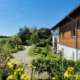 Natur-Retreat am Leitgeringer See, hotel em Tittmoning
