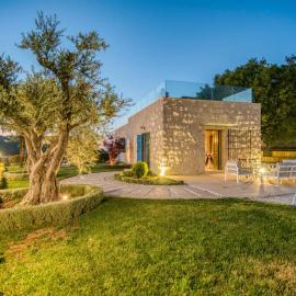 Red Oak House With Garden & Terrace in Assia, Batroun